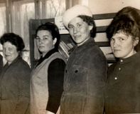 Слева-направо: Т.К. Крюгер, Н.Я. Сироткина - директор детской библиотеки, З.А. Балакирева - директор библиотеки, Г.Д. Голенищева. 1969 год